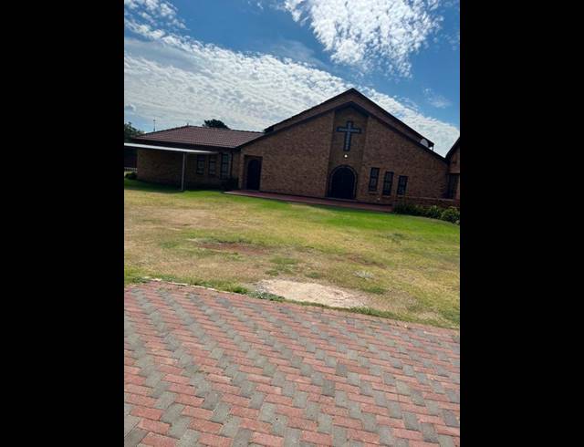 BUSINESS FOR SALE IN FREEWAY PARK